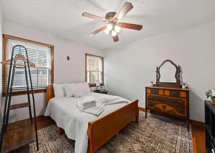 Getaway Glen Walkable Сasa de vacaciones Columbus